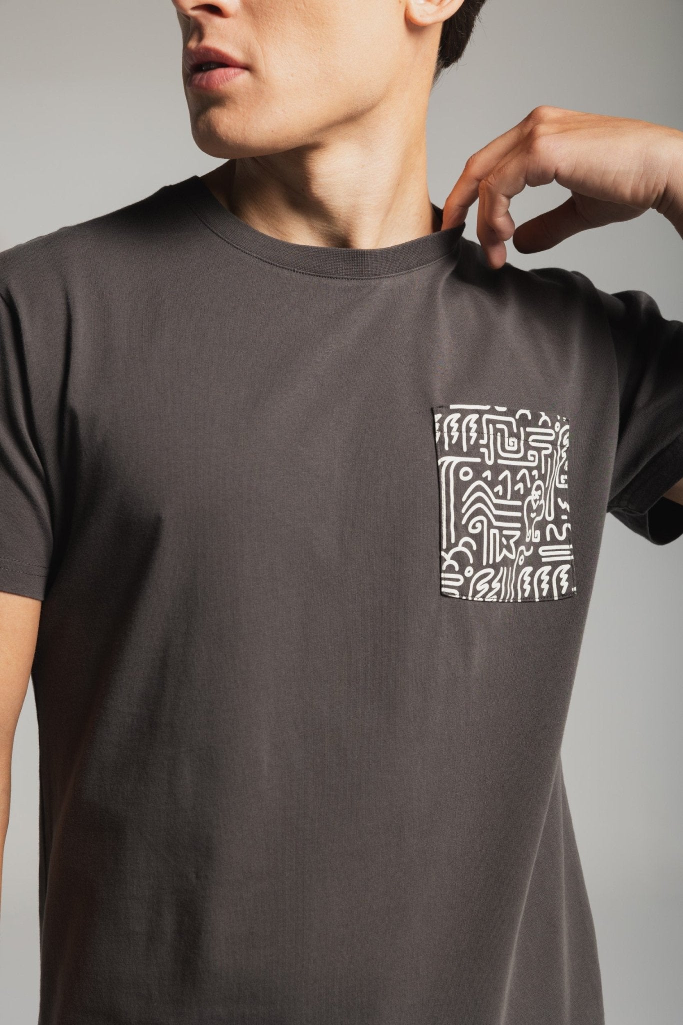 GORILLA WATERFALL POCKET T - CHARCOAL - THAT GORILLA BRAND