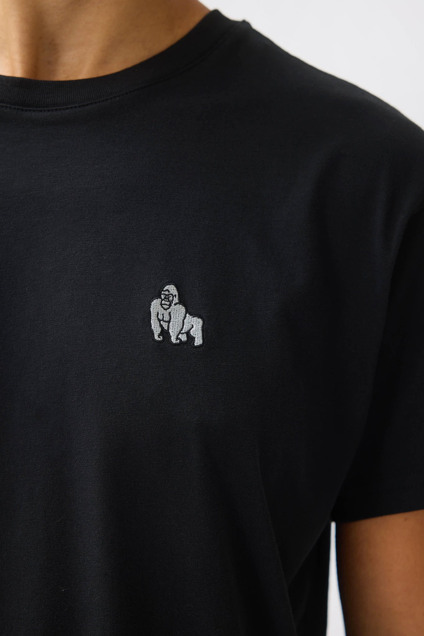 MINI EMBROIDERY T-SHIRT - BLACK - THAT GORILLA BRAND