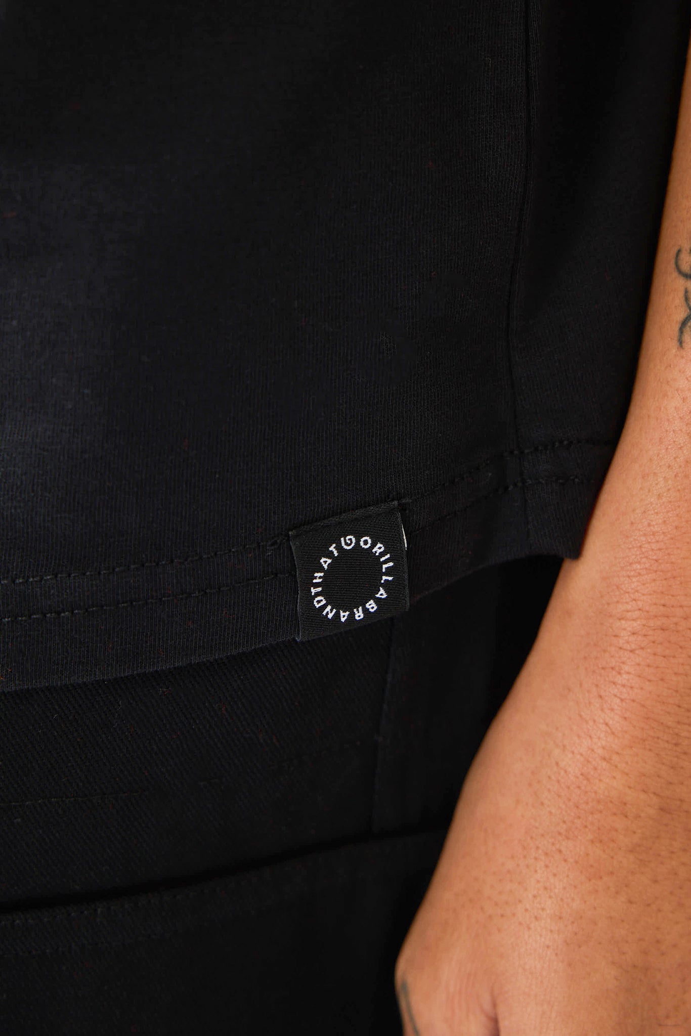 MINI EMBROIDERY T-SHIRT - BLACK - THAT GORILLA BRAND