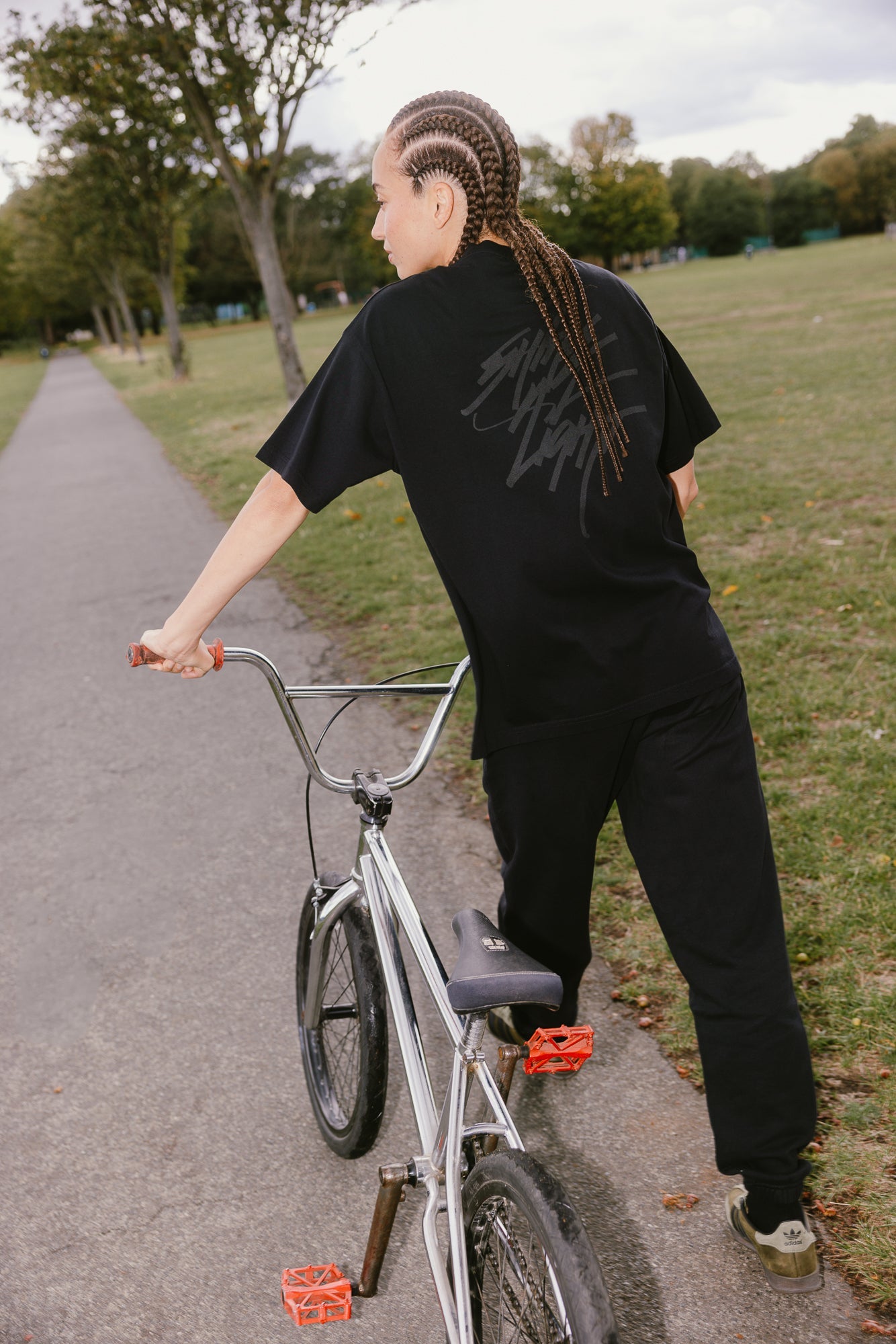 TGB x JK5 SHINE A LIGHT T-SHIRT - BLACK ON BLACK - THAT GORILLA BRAND