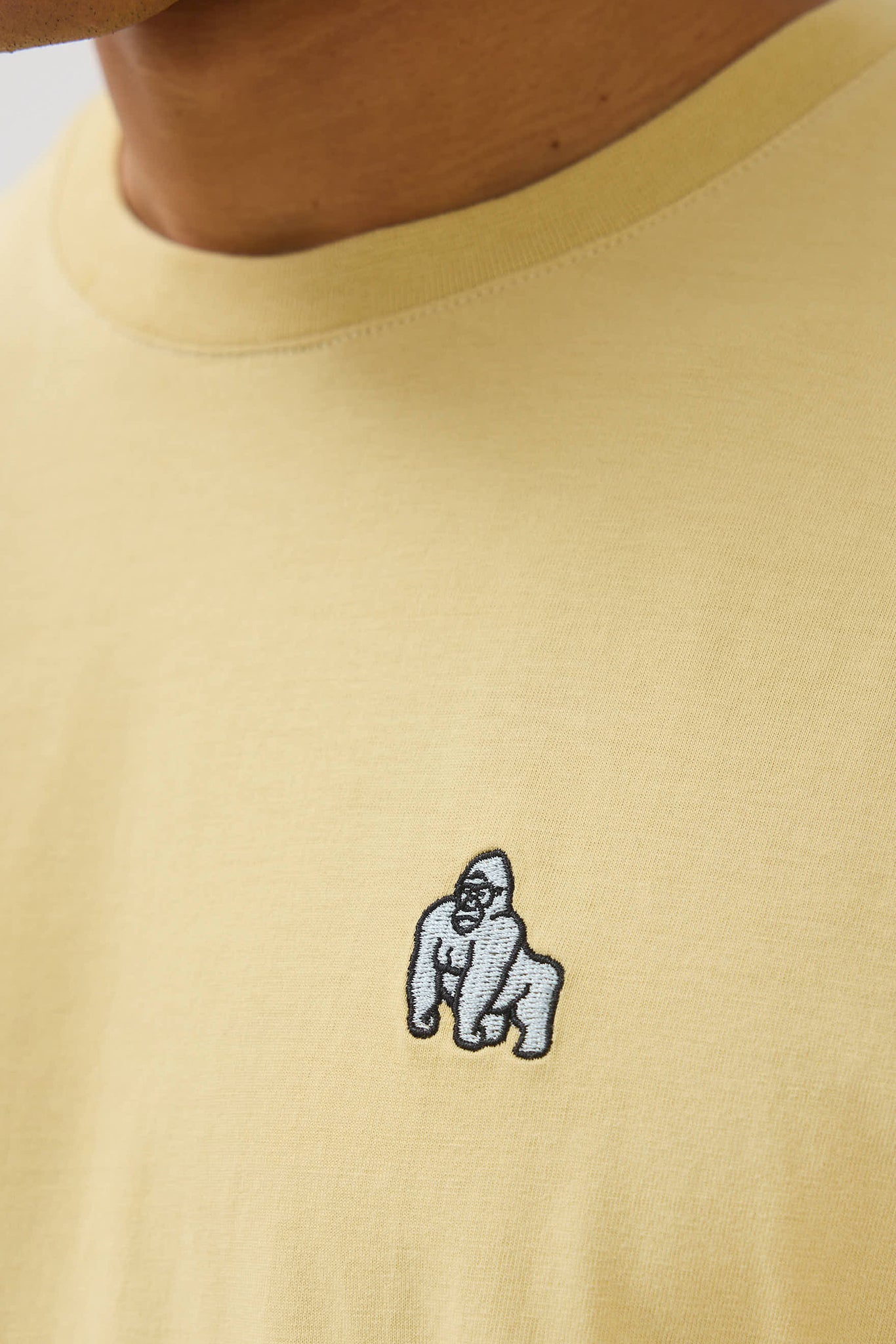 MINI EMBROIDERY T-SHIRT - PALE OLIVE - THAT GORILLA BRAND